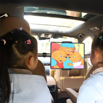 Enfants regardant vidĂ©o sur appareil installĂ© sur Support tablette voiture Appui tĂȘte