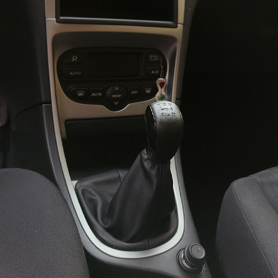 levier de vitesse Elegance cinq rapports noir sur voiture 3eme segment