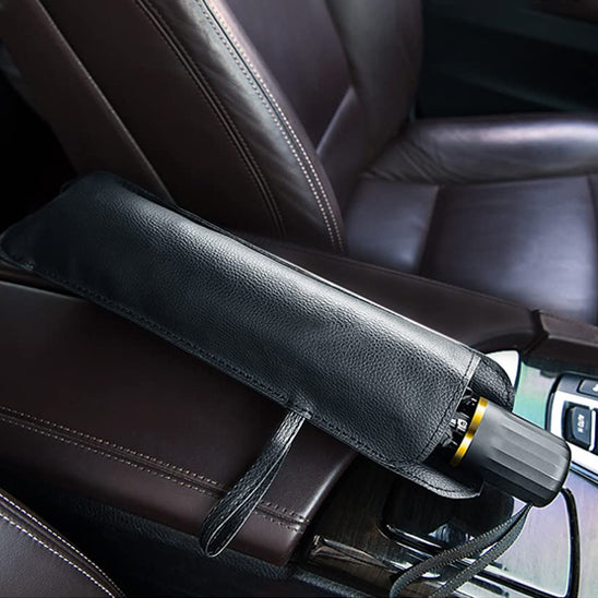 pare soleil alpha dans son etui sur console centrale automobile