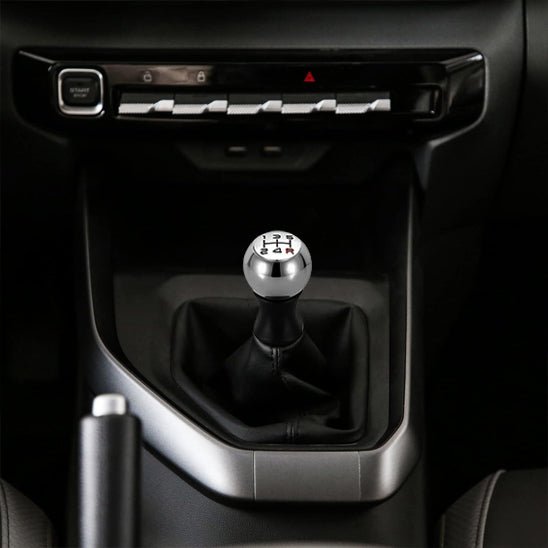 pommeau de vitesse classique sport type R rouge installe console centrale voiture sport