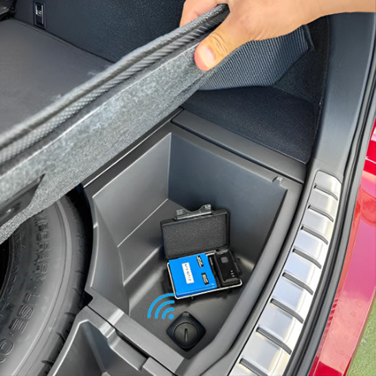 rangement du traceur GPS voiture intelligent dans le coffre
