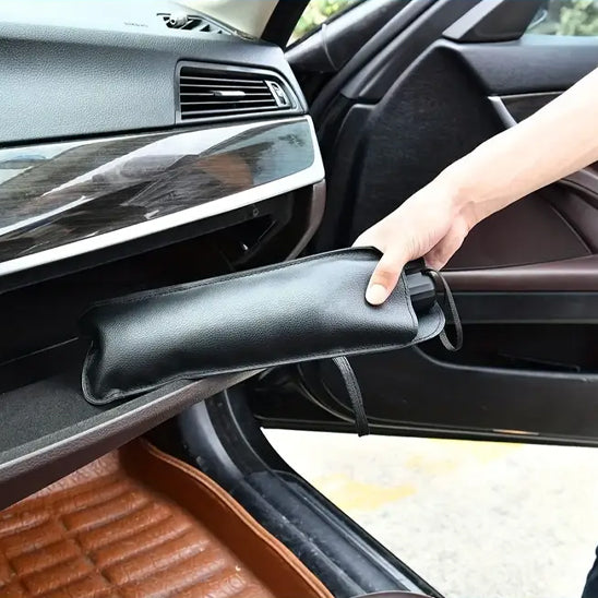 rangement pare soleil alpha dans sa poche dans boite a gants voiture