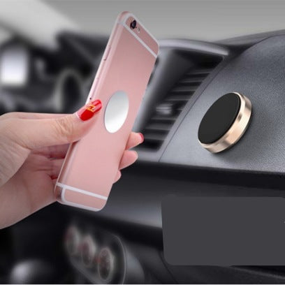 support aimanter telephone voiture en action
