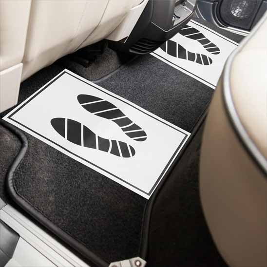 tapis jetable sur tapis de sol voiture arriere droit