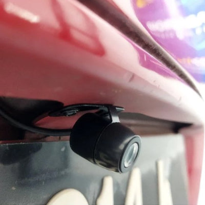 Caméra de recul pour voiture Waterproof sur auto rouge