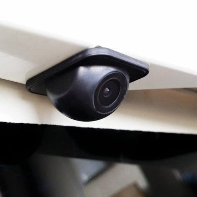 Caméra voiture Sécurité Recul HD installée au dessus vitre arrière auto