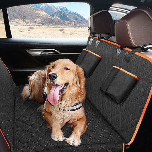 labrador couche sur housse tapisde protection de voiture arriere