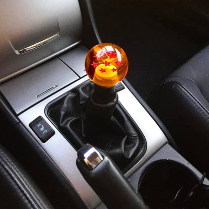 levier de vitesse boule miel installe dans SUV compact