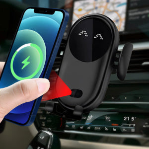 support telephone voiture areonic noir et personne rapprochant un appareil telephonique pour charger