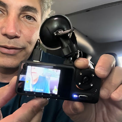 Test caméra pour la voiture Dash cam 3 Lentilles par un homme