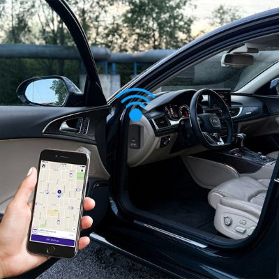 Traceur gps voiture GF22 installé côté droit conducteur